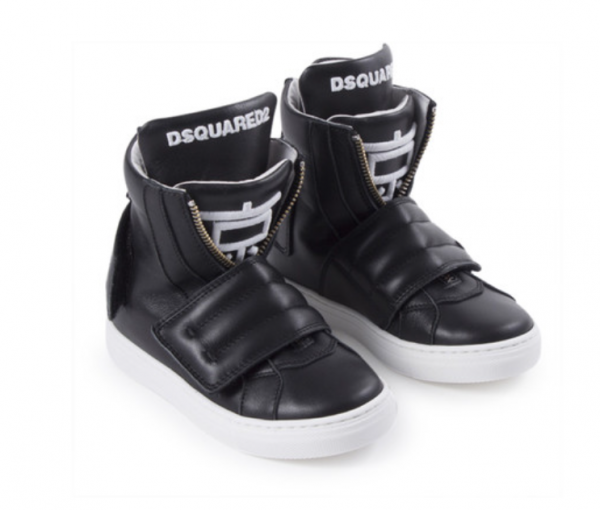 Sepatu sneakers high-top dengan tali ritsleting
